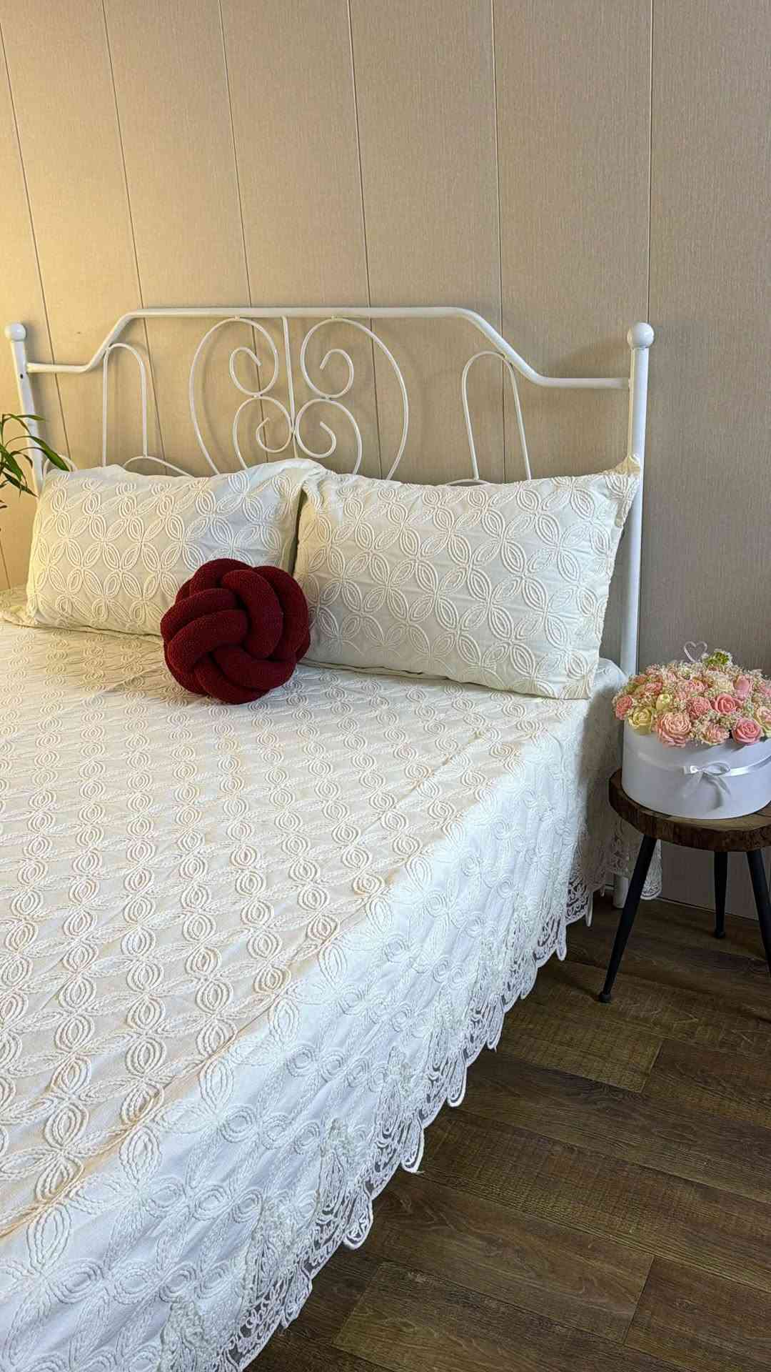 فرشة 6 قطع ✨ تحتوي على 
شرشف ابيض سادة ( يحتوي لاستيك) 200*200 مع 2 وجه مخدة ابيض ساده 50*75
2 وجه مخدة  60*80 بوهيمي مع فرشة بوهيمي قياس ملكي كبير 260*270

يتوفر توصيل جميع محافظات العراق 🇮🇶 
وتكدرون تزورونا بغداد - البنوك - سوق الميثاق 
#بغداد 
‎%#بوهيمي


**إذا كنت صاحب هذا الإعلان وتريد حذفه لأي سبب، رجاءا أرسل رسالة إلى الدعم الفني**