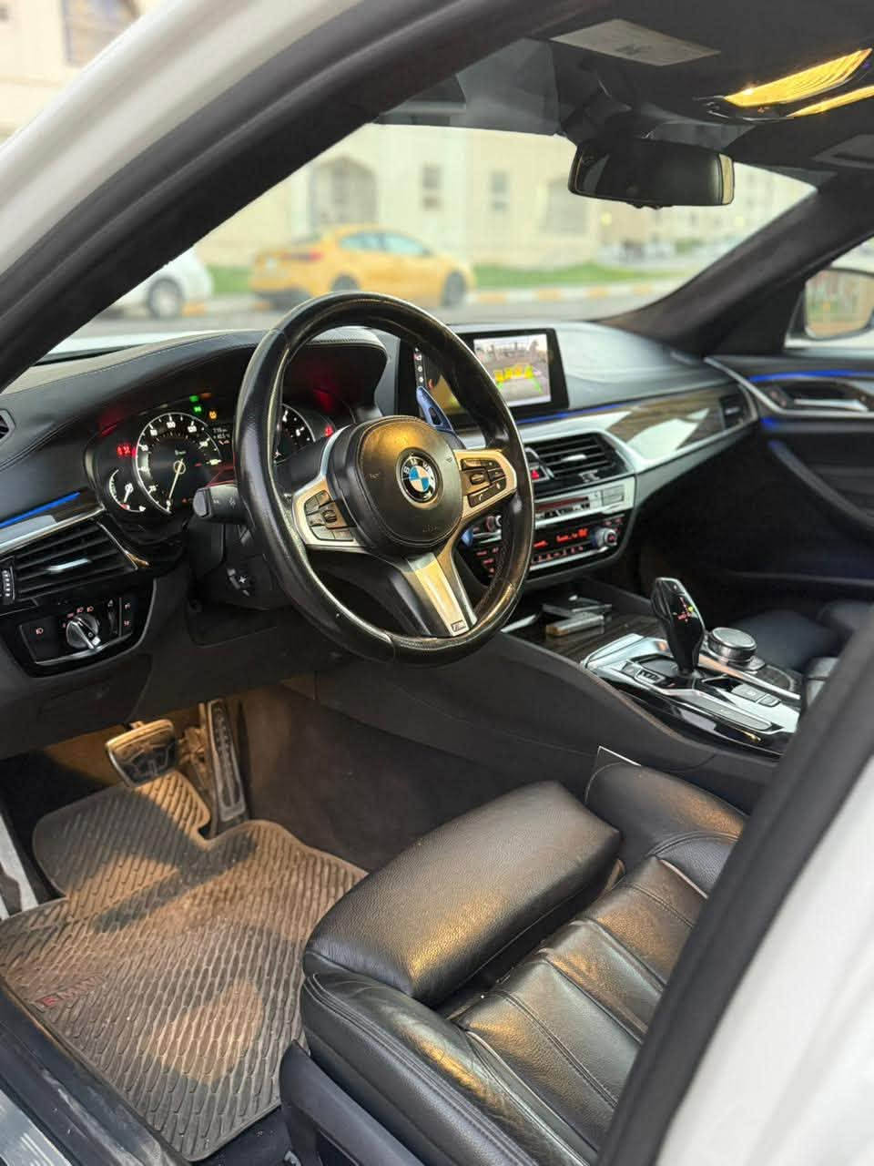 السلام عليكم
للبيع او مراوس 
| BMW 540i موديل 2018 (دفع خلفي)
سيارة نظيفة جداً وبحالة ممتازة، فول مواصفات وجاهزة للاستخدام بدون أي مصاريف.
السعر 285 ورقه 
المواصفات:
* محرك 6 سلندر (3000 تون تيربو )
* دفع خلفي
* فتحة سقف
* تشغيل بصمة
* دخول ذكي (بصمة أبواب)
* جنطة كهربائية
* رادار أمامي
* نظام النقاط العمياء
* شاشة كبيرة
* كاميرا خلفية
* حساسات أمامية وخلفية + نظام 360
* ويلات قياس 20
* باكجات M
* تم تحديثها إلى موديل 2023 (كت كامل M + باك لايت + لايتات + دعاميات)
الحالة:
* السيارة جاهزة بالكامل بدون أي نواقص
* صفر مسجات
* صور الحادث مرفقة في المنشور
* الضرر  3 قطع فقط 
* ⁠صور الحادث المنشور 
📍 الموقع: بغداد – بسماية
📞 للاستفسار والاتصال:
***********
