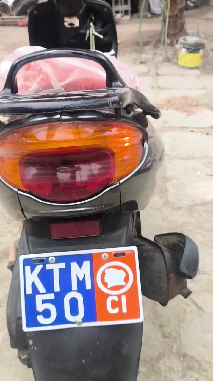 السلام عليكم دراجه اكزز البيع مجفته مره وحده تجفيت اصلي كص شغاله كامله مكمله نكرت سلف الدراجه السعر 600 بيهه مجال حك الجيه *********** واتساب موجود الدراجه مال جناي
