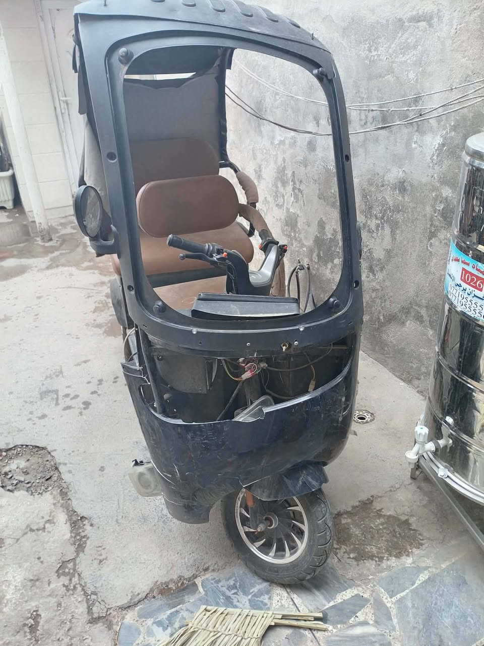 سلام عليكم دراجه شحن للبيع شغاله ابيع على وضعها سعر ٦ ورقات وبيها مجال للاستفسار اتصال عل هاذ رقم ***********
