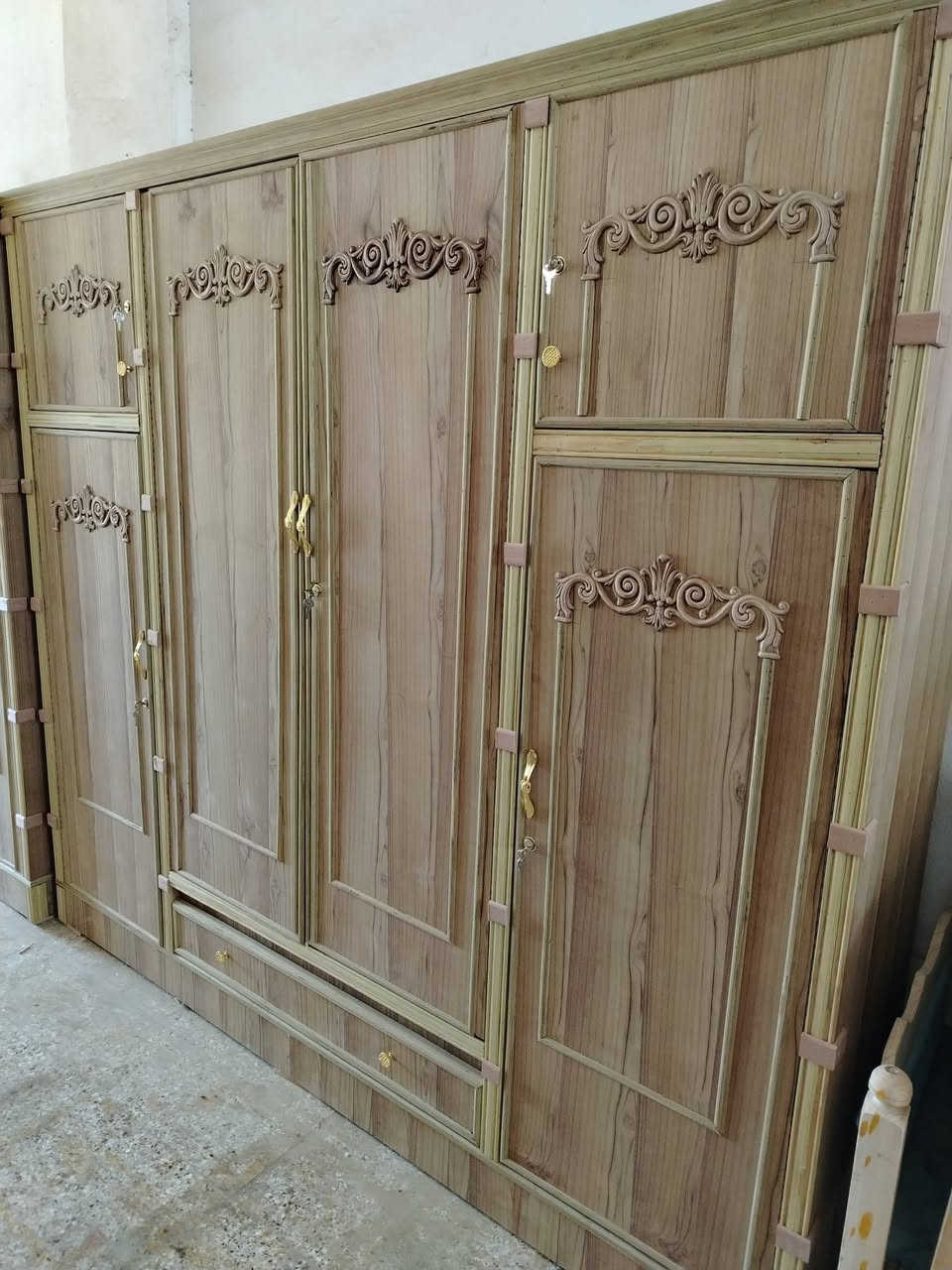 يتوفر لدينا كناتير بوفيات فراش جميع قياسات صاج بعقوبة كاطون شارع أبو رباح مجاور مرطبات السيد *********** مزاد ابو كرار الغريباوي
