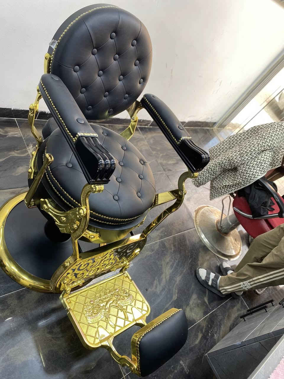 سلام عليكم كرسي ملكي للبيع مستخدم 10 تيام صفر جك عريض اخر اصدار  سعر خاص ***********
