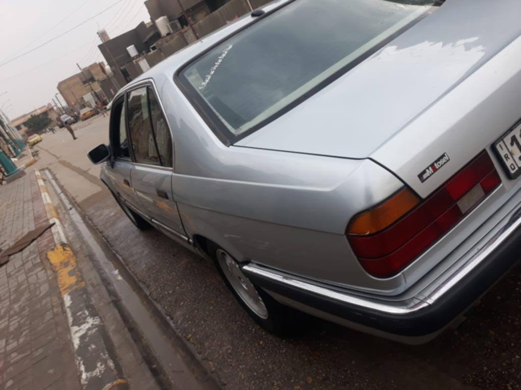 سلام عليكم بي 735 
رقم بغداد مميز بسم صديقي تحويل ثاني يوم رقم انكليزي 
داخل جلد اسود صاج 
تبريد ثلج 
كهربائيات كولها بلاديه ما بيهم جطل واحد 
سياره مكفوله من ضربه 
ما بيها اي نقص 
سعرها 57 وبيها مجال بسييط 
مكاني  سماوه ***********
