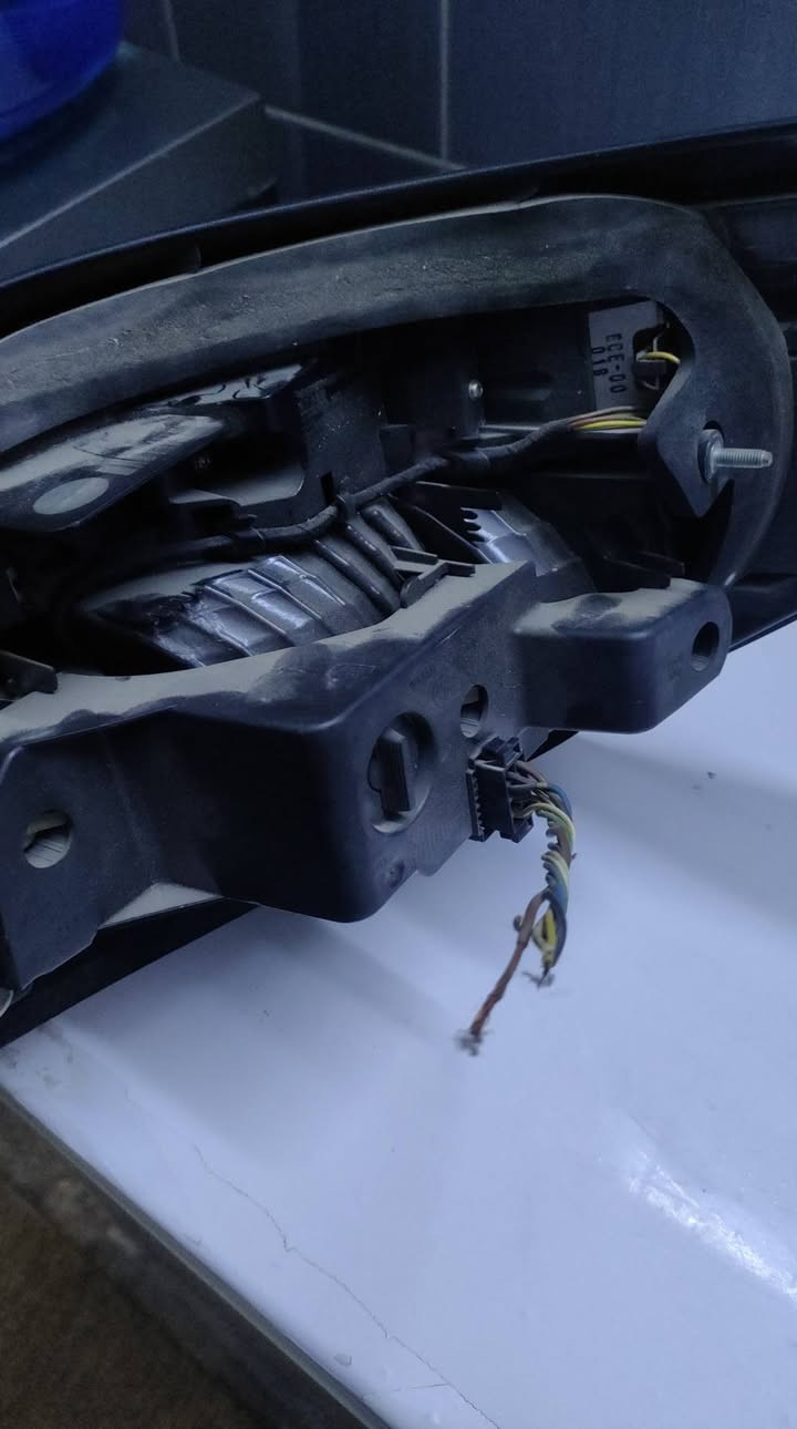 سلام عليكم 
بك لايت E60 LED نضيف جدا وشغال 100/100 ع فحص
مع الفيش كامل السعر 165 الف مكاني بغداد عامرية ه‍ ***********
