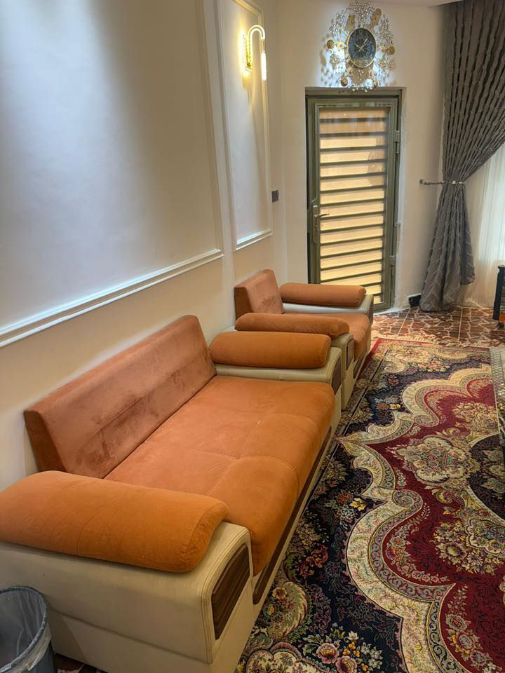 قنفات السعر 300 الف نوعيه تركي. 5 قطع تشيل 10 نفرات
عنواني حي الاصدقاء الرابعه
***********
