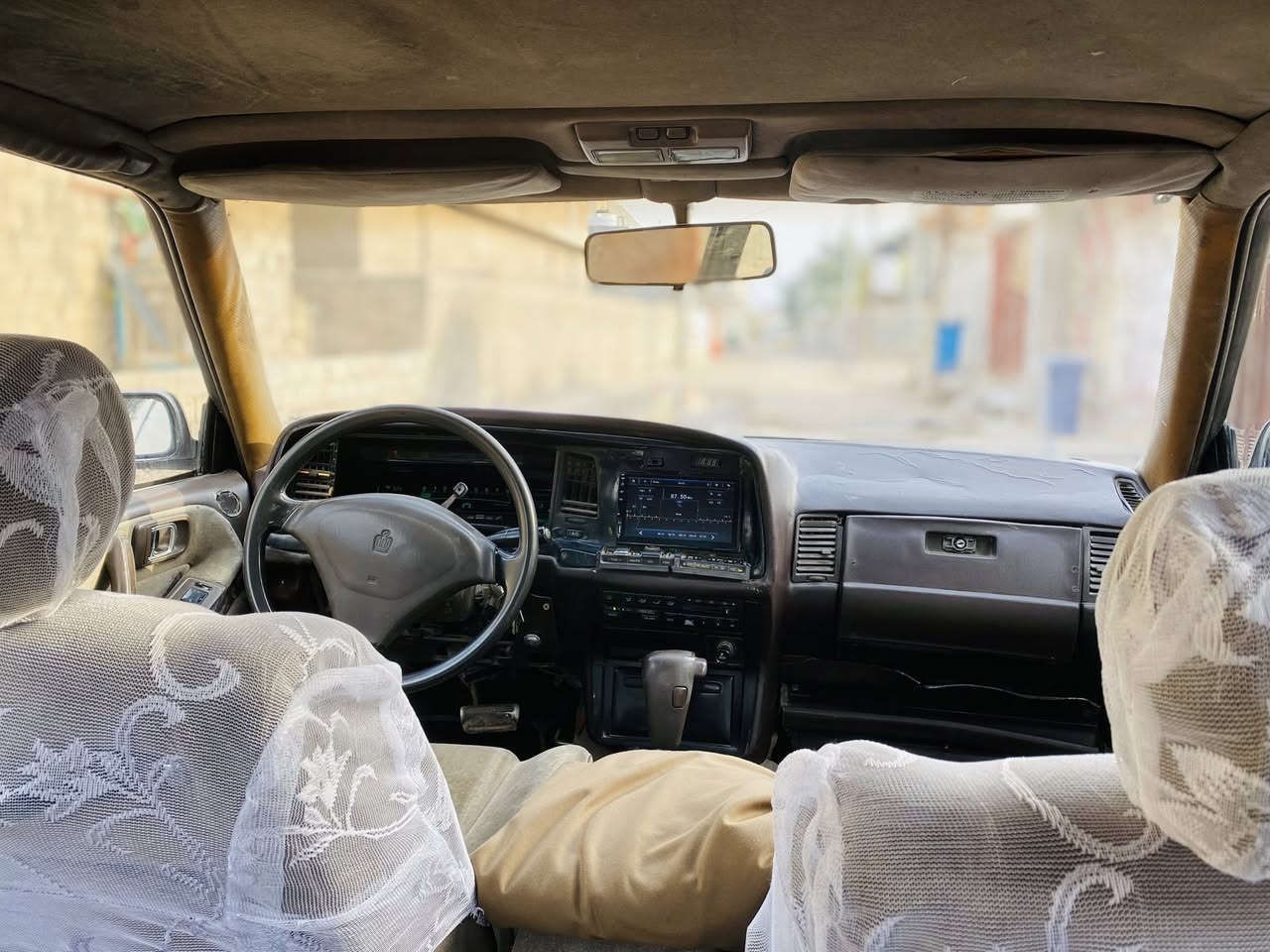 سوبر هارتوب موديل ١٩٩٢
فول مواصفات 
كشن كهربائي 
شاشه دجتل 
٣ دكم 
ثلاجه 
سياره نضيفه ومرتبه  كير محرك انضاف 
عليها تخم تاير جددد 
السعر ٤٥ و بيها مجال 
للاتصال و الاستفسار ‭٠٧٧١ ٣١٢ ٢٣٠١‬
