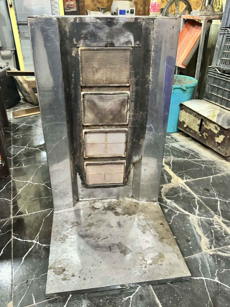 السلام عليكم
اخوان عندي غراض مطعم للبيع شواية كص ٤ عيون سعرها ٧٥. عارضة مقبلات مع قاعده حديد بيه خلل سعرها ١٢٥. مثرامة لحم حجم ٣٢ سعرها ٤٠٠. مكاني قضاء جلولاء للاستفسار الاتصال على الرقم ***********
