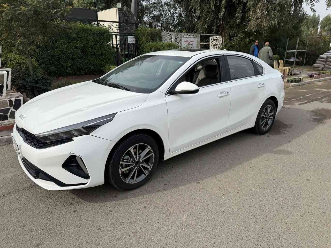 سلام عيليكم كي ثري موديل 22 رقم اربيل ماشيه 75 الف السياره بيهه صبغ. ربع. البنيد. فقط. مكان السيارة بغداد السعر. 130 وبيهه مجال التليفون ***********
