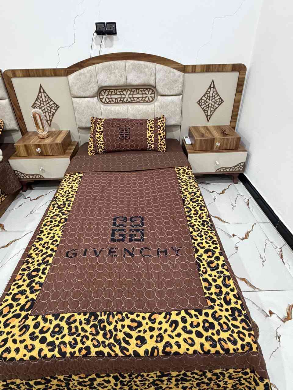 السلام عليكم
غرفه مودرن مكونه من 9 قطع 
الكنتور : عرض 250cm
مستعمله استعمال نظيف
 السعر 750 الف
المكان البصره ابو الخصيب محيله ***********
