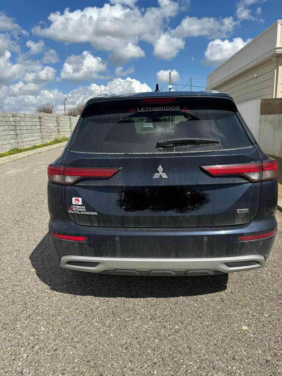 ميتسوبيشي اوتلاندر فول الفول 2022
بصمه بانوراما كير طياره اربع وضعيات قياده
‎مكينته2.5
‎تبريده ثلج ياباني معروف
‎شفتات ستيرن رياضي
‎نضام أمان توقف السياره قبل حصول حادث 
‎شاشته ابل كاربلي 
‎قطعتين تبريد 
‎سبعه راكب
‎ماشيه 27 الف فقط 
‎السياره على وضع البلاد
‎وبيه مواصفات خير من الله
حادثها فقط ربع البنيد بدون ايرباك بدون دواخل
‎السعر
‎225 ورقه
***********
مكان السياره اربيل أربيل, العراق
