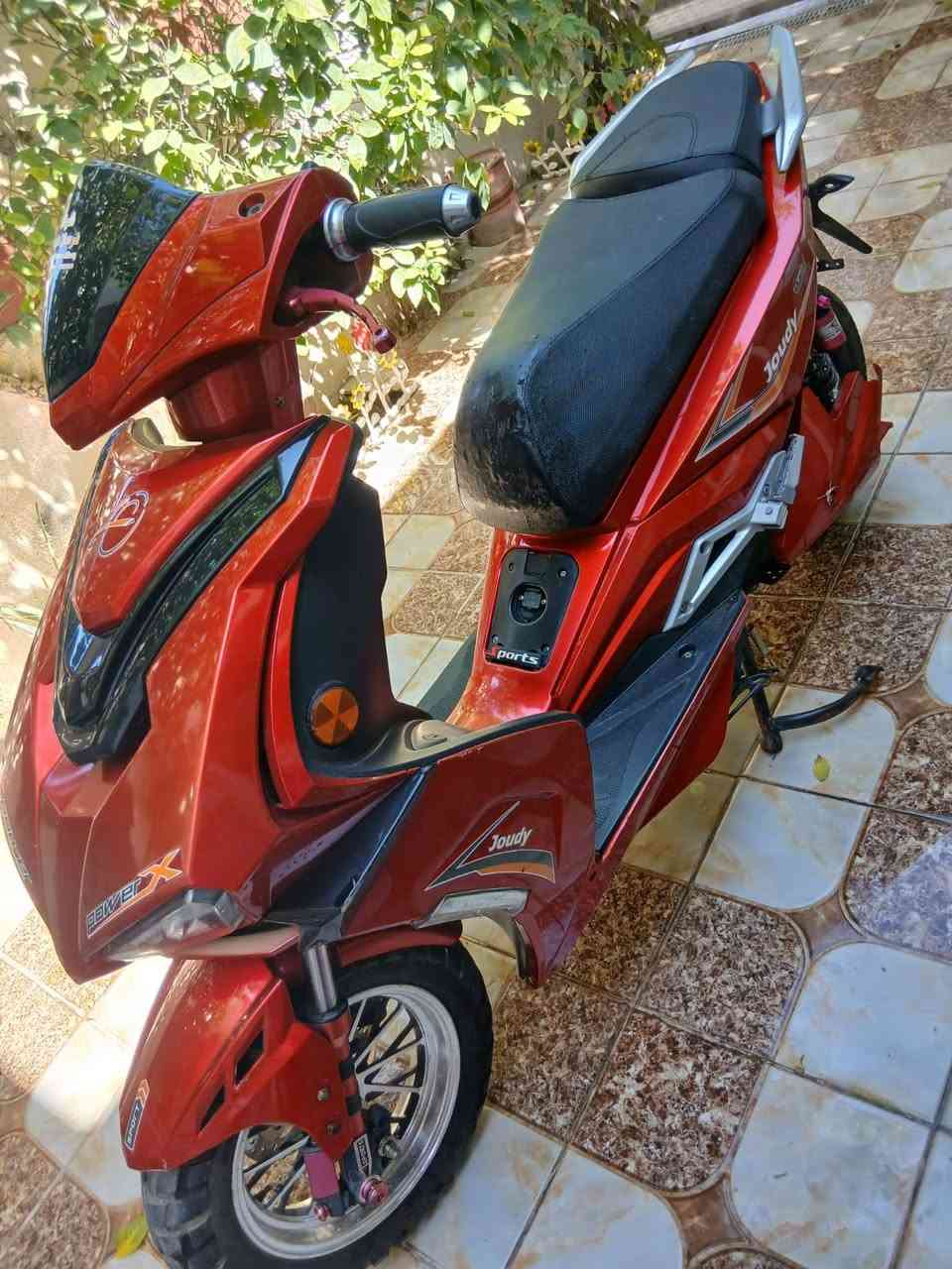 السلام عليكم
دراجه شحن رياضية

بطاريات عدد 6 كبار

ملف 2500 وسرعتها 85 حقيقي 

بصمات 2 وتشغيل عن بعد مع سويج

لايت أمامي لد وخلفي كذلك لد

دسكات أمامي وخلفي

شاحنه حجم كبير

للبيع بـ 500 وبيها مجال بسيط ، عنواني غزالية وهذا رقمي :

0772 968 3757
