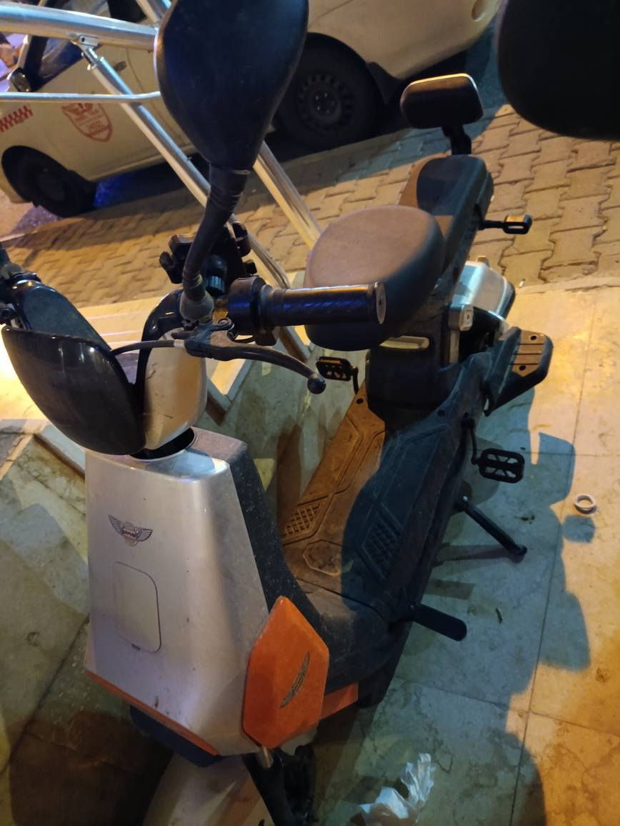 متور كهربائي 6 بطاريات 3 سرعات سرعة 60
استخدام شهرين 
*********** أربيل, العراق
