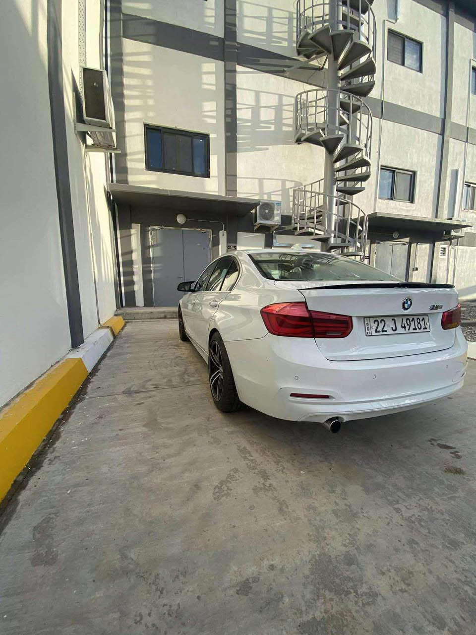 مرحبا للبيع بي ام دبليو خليجيه ومعروف مواصفات الخليجي سيارة جاهزه من كلشي كل نقص مابيها صبغ فقط جاملغ وبنيد والباقي كله مكفول السعر علق تم يوصلكً خاص للأتصال ***********
