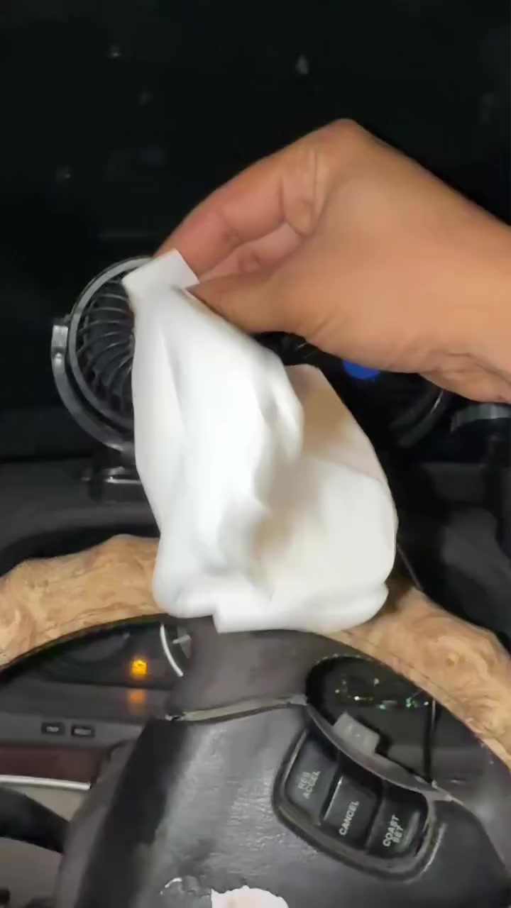 🌀 مروحة مزدوجة للرأس - تبريد مضاعف وراحة قصوى!

Mitchell Mars-304– الحل الذكي لأيام الصيف الحارة، خصوصًا للسيارات الكبيرة أو الشاحنات 🚛🔥

🔸 شنو تقدر تستفاد منها؟

▪️ تبريد مزدوج للسائق والراكب الأمامي

▪️ دوران 360° – وجه الهوا يمك وين ما يعجبك

▪️ صوتها واطي – ما تزعجك وانت تسوق

✦السعر 17الف توصيل مجاني 

🔧 المميزات:

✔️ محرك نحاسي أصلي بقوة 15 واط

✔️ تشتغل على فولت 24V – مثالية للشاحنات والحافلات

✔️ خفيفة الوزن وتاخذ حيز بسيط

✔️ تثبيت قوي بوسادتين لاصقتين

✔️ تصميم أنيق ورأسين منفصلين قابلين للتوجيه

📦 العلبة تحتوي:

• مروحة مزدوجة

• سلك تشغيل بطول 85 سم (يشتغل من ولاعة السيارة)

• 2 وسادة تثبيت

📌 أبعاد المنتج:

26 × 12 × 11 سم – حجم مثالي داخل السيارة

💡 تنويه:

تأكد من فولت سيارتك قبل التركيب (12V أو 24V)

ولا تنصبها بمكان رطب أو مبلل للحفاظ على عمر الجهاز


**إذا كنت صاحب هذا الإعلان وتريد حذفه لأي سبب، رجاءا أرسل رسالة إلى الدعم الفني**