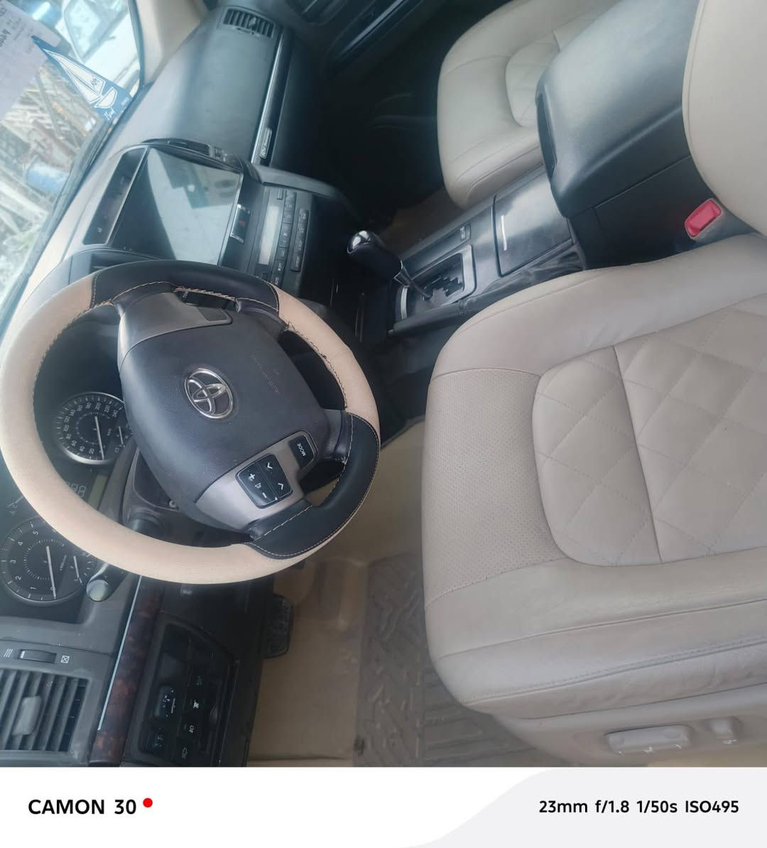 للبيع لاندكروز 2011 ستينية فول مواصفات رقم بغداد مكينة 6 سلندر ماشية 117 حقيقي بيها جاملغين خلفيات صبغ  .
رقم صاحب السيارة ***********
***********
