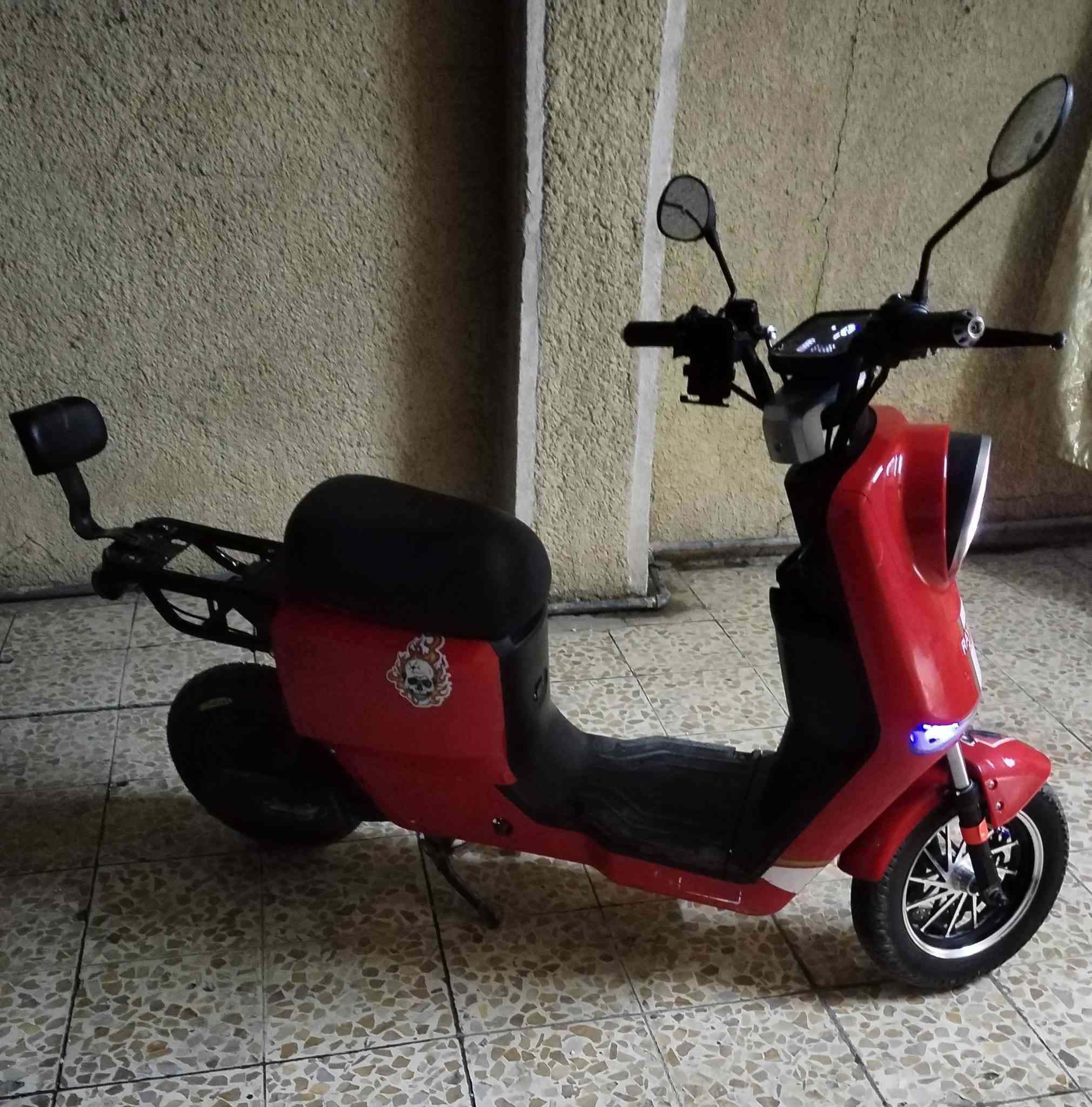 السلام عليكم للبيع دراجه شحن 2025 نوع R900 شركه الريان دراجه نضيفه وكامله من كلشي  سويج 2 بصمه 2 زوج تايرات جدد بطاريات العدد 5 الحجم الكبير 28 امبير مكاني بغداد الدوره ابو دشير الرقم للاستفسار  *********** السعر 400 وبيها مجال للشراي
