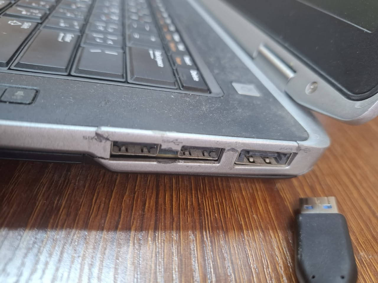 لابتوب للبيع dell e6430
معالج كور ٧ جيل ثالث
رام ٨ وشاشة حجم ١٤
بدون هارد
البطارية تحتاج تبديل
بي ضرر موضح بالصور
السعر 60 الف


**إذا كنت صاحب هذا الإعلان وتريد حذفه لأي سبب، رجاءا أرسل رسالة إلى الدعم الفني**