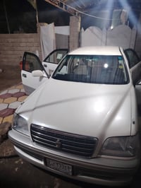 سيارة كراون جنون للبيع حديدة كصة قماره فقط مكينه ديفور دكمة وحده يعني ...