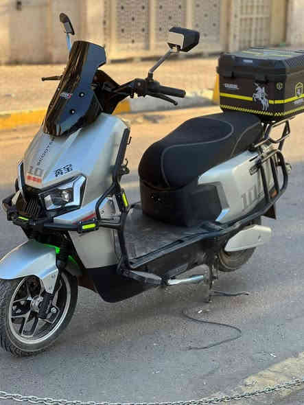 سلام عليكم شباب دراجه شحن للبيع نوع صاعقه 
دراجه زيرو زيرو بعدها ع وضع شركه دراجه مكفوله من كل نواحي  استخدامها 20 يوم فقط وصل المعرض موجود. تجي مواصفات تخبل 

الموديل 2025
البطاريات 6 دبل مسطره 
التحويلات 1.2.3.4
السرعه 80
ملف جبير
دراجه مدرعه بل كامل حمايه الكفرات 
تشغيل عن بعد 
جهاز إنذار السرقه 
صندوق خلفي  كبير 
كشن VIb سياحي مساحه تخزين كبيره 
شاحنه اصليه 
قفل ستيرن 
نضام ABS
نضام USB
مانع انزلاق 
شاشه تاب تعرض إلك عطل 
أطارت جوبلس 
بريكات دسكات 
لونها مميز 
تمشيك بل شحنه وحده 60 كيلو وفوك
 

اي استفسار اتصال 

***********

العنوان بغداد.
