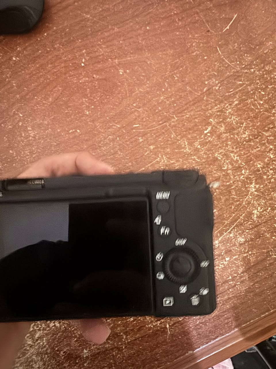 مرحبا عندي كامرة 

Sony Alpha ZV-E10 II
مستخدمة شي قليل 
ووياها ستاند كامرة 
وعندي Elgato Cam Link 4K
همات للبيع


**إذا كنت صاحب هذا الإعلان وتريد حذفه لأي سبب، رجاءا أرسل رسالة إلى الدعم الفني**