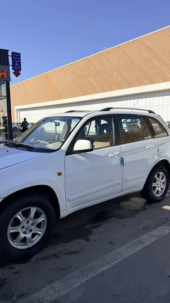 السلام عليكم شيري تيكو موديل 2012 بيها جاملغ وبداية الباب عكس السايق تعديل وصبغ
السياره كير اوتوماتيك ميكانيكي
محرك 2000
صدر امامي جديد باتري جديد عبوة فيتبم جديد مسويلها ادامة تنظيف 
مابيها تنقيص او نضوح محرك
شاشة اندرويد
كامره خلفية
فتحة بانوراما
زوج تايرات جدد
رقم بغداد انكليزي هزتها بعدلها عشر ايام وتسقط
سنوية باسمي سارية
السيارة كوم حديد بالباب تجي انت على الفحص تجي تفحص وتشوف بعينك كلشي وتاخذها تراي وين ما تريد المهم الفحص بايدك انت وتقتنع واككلك بالعافية
مشيتها ناعمه وحلوه وتطير ونصبتها كلش حلوه
السعر 58 وبيها مجال
بيها كم شغلة تنزل من سعرها باقي التفاصيل بالاتصال موجود واتساب
***********
