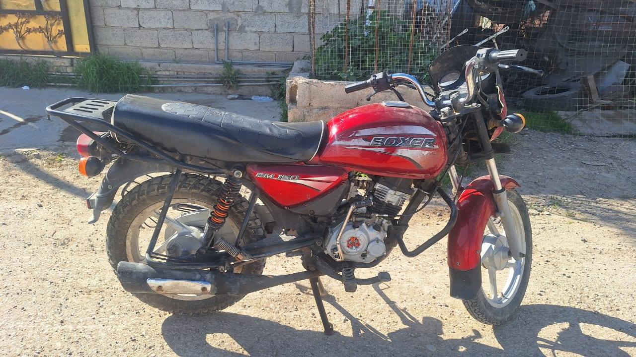 سلام عليكم
دراجه بوكسر للبيع دراجه خير من الله 
اي نقص مابيها كهربائيات كلها شغاله موديل 2018 اوراق كامله اصوليه مجفته 2ولخيره قبل شهر تجفيت جديد السعر650وبيها مجال قليل  تصال ***********بي واتساب او مراسله الصفحه
