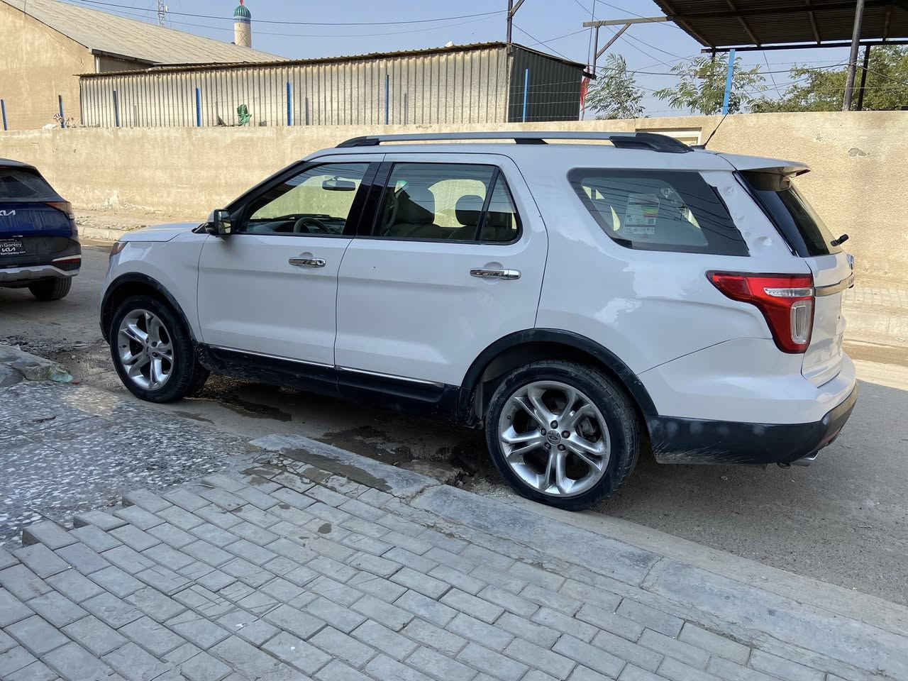 السلام عليكم 
للبيع  
‏
FORD EXPLORER XLT 2011

الفئة XLT    

السعر :110$

الموديل 2011

لوحات بغداد بسمي دولي

المحرك 6 سلندر 

  3500 

المواصفات 

فور ويل 4WD

 الداخل (بيجي)

تحكم ستيرن 

كشنات كهرباء 
تدفئة كشنات 
تبريد كشنات

وضعيات قيادة 

تبريد مركزي 3 قطع

اوامر صوتية 

كشافات ضباب 

 سبعة راكب و تبريد مركزى

ويل 18

مانع انزلاق 

اندرويد اوتو 

اوتو هولد 

الرقم الهاتف

***********

‏‎‏‎العنوان بغداد الحسينية
