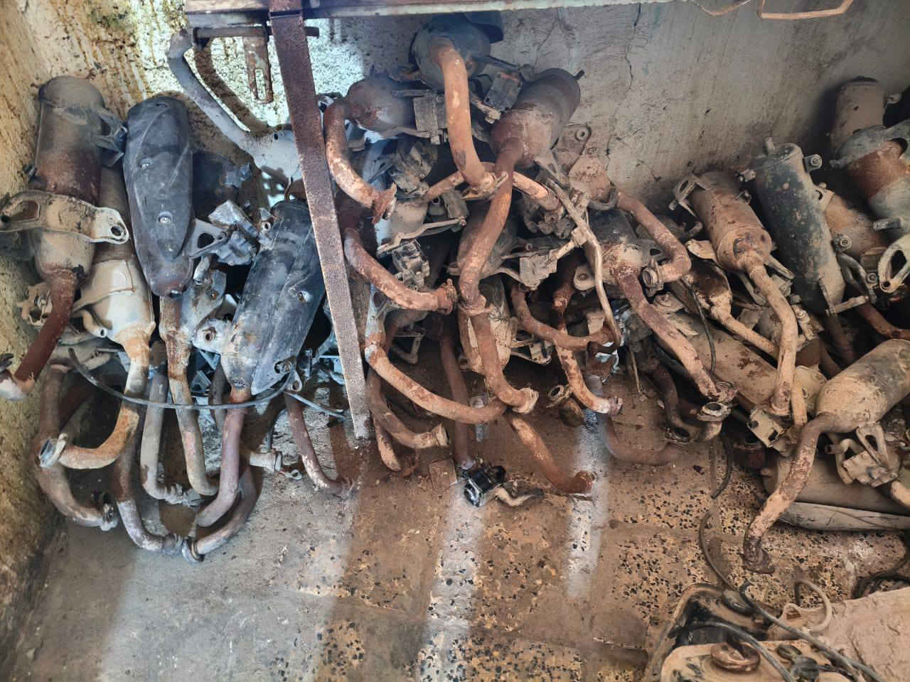 سلام عليكم للبيع غراض فراشات جي فور مكاني الديوانية قضاء شامية رقم ***********
