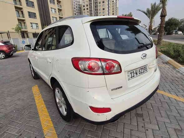 السلام عليكم
بيع فقط بدون مراوس 
سنتافي 2010 استلام شركة عامة 
كفالة من الصبغ والبارد والفتح والتبديل 
كير ومكينة برغي ما مفتوح بيهن 
مواصفات شركة فول عادي 
مكينة 3500 6 سلندر 
7 راكب 
3 قطع تبريد 
فوريل 4WD
سنوية ورقم جديد 
ماشية 229 الف كيلو على ايد وحدة من 2010 لليوم 
معروضة 163 وبيها مجال قليل 
مكاني بغداد حي الجهاد 
***********
*********** بغداد
