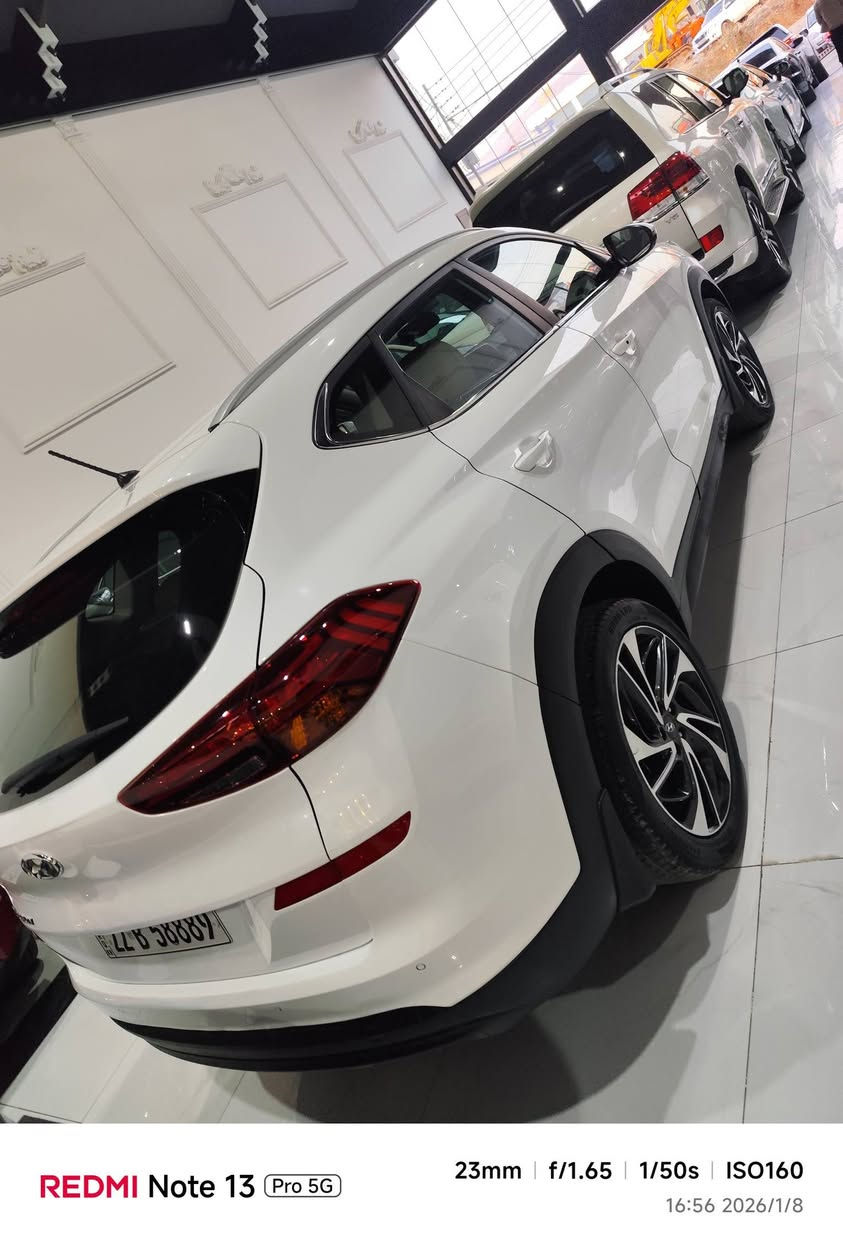 #توسان2019خليجي راقم اربيل دولي سنويه اوراقم جديد ماشيه 100KM فقط🚘السياره جديده ايد واحد من الشركه مواصفات ✅
2-بصمه عدد 2 بصمه ابواب دخول ذكي✅
2-مري شفط ثلاجه بل جكمجه ✅
3-حساسات خلفية✅
4-لايت زينون + LED✅
5-كشافات كشن كهربائي ✅
6- 4 دسك✅
7-قبضات أبواب من الألمنيوم✅
8-اريل  ✅
9-شاشة وسطيه+وكامره✅
10-مثبت السرعة Cruise✅
11-أوضاع القيادة  Drive Mode (ايكو-سبورت-نورمال)✅
12-قطعتين تبريد✅
13فول فول تحكمات ستيرنج جهتين
14-نضام ABS
15-اشارة في المرايا الجانبية✅
16-مخرج منفذ الطاقة ✅
سياره بيها فقط شبر بارد قبق الصندوق 
مكان السياره بدهوك للسعر واستفسار اتصل *********** بي وتساب هم
