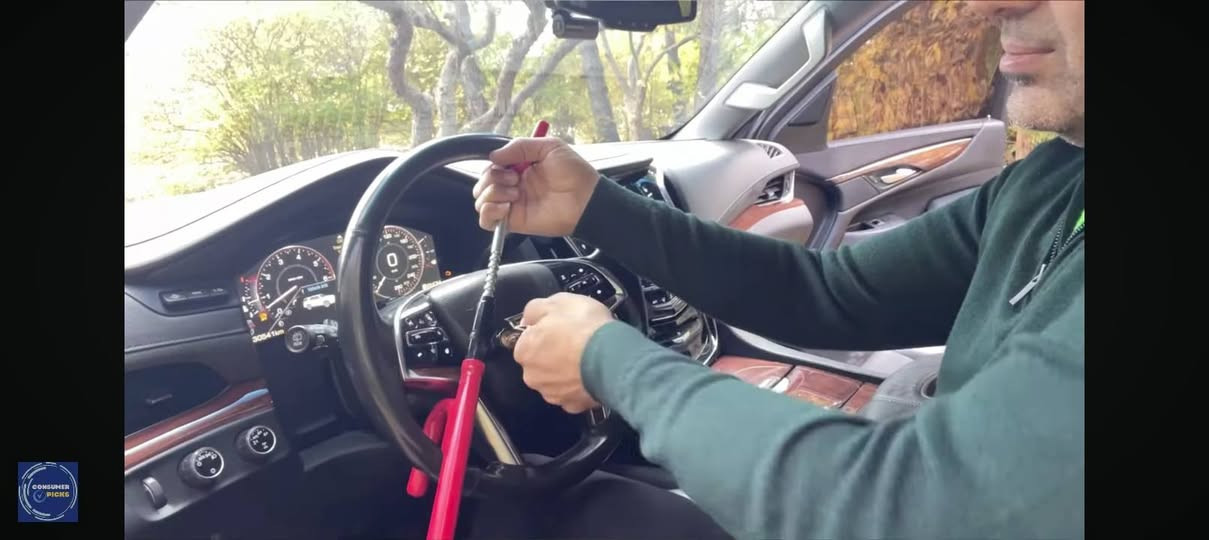 قفل للاستيرن مال سيارات 
🔹 يحمي سيارتك من السرقة
🔹 سهل التركيب والفك
🔹 مصنوع من معدن قوي
🔹 يناسب أغلب أنواع السيارات
🔹 يمنع دوران 
 السعر 35 عنوان كركوك روناكي الرقم ***********
