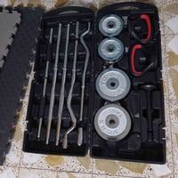 جنطه دنبلص كامل ملحقاتها بعدها جديده مستخدمه 3مرات لا أكثر  ومترين فرش...
