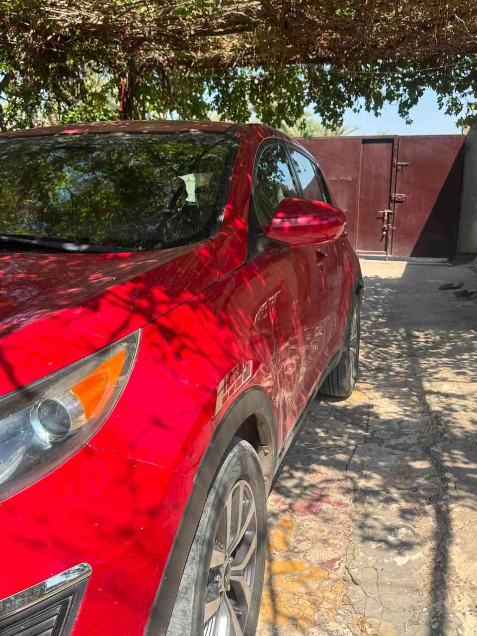 عندي سياره سبورتج ٢٠١٤ امريكي محرك ٢٤٠٠ gdi كير٦ سرعات 
نضام تثبيت سرعه ونزول منحدرات وبريكها اي بي اس وبيها دكمه مال تركشن 
عليها ادامة كاملة بلكات ونوزلات وفيت بم جدد
لونها احمر تبريد ثلج تدفئة  .بيها حادث جهة السايق وبيها الجنطه فقط صبغ توحيد لون مشتغلينها شغل درجة اولى مال جناي  مكاني بغداد  السعر ١٢٥ بيها مجال متواجد خاص ورقم ***********
