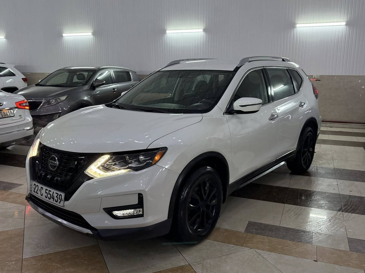 نيسان روگ موديل 2018 مواسةفات Sv awd فول ماشى 70 ميل سيارة جديد رقم سنوية كل جديد  شبر بونيد بيها صبوغ بدون دواخل بدون أيرباگ  
*********** 
ڤايبر واتساب موجود
