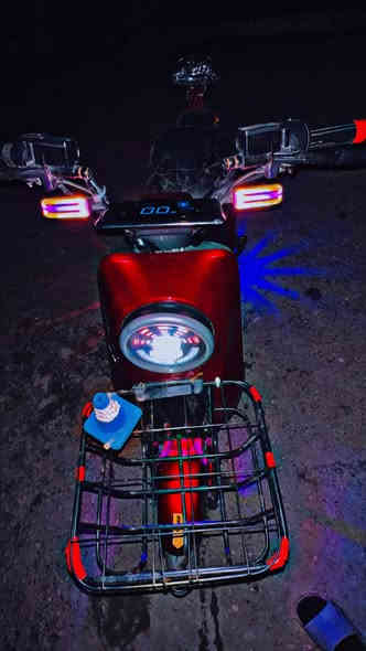 سلام عليكم دراجة R9 2025 شاشة دجتل اي عطل بل دراجة يطلع بل شاشة نضام 4سرع السرعة بل شاشة 99 السرعة الفعلية 75 نضام دبل اشارة لايت عالي ناصي رماش نضام Rالرجوع الى الخلف نضام الكارت مجرد تخلي عل شاشة  دراجة تشتغل الدراجة دبل خلفي غاز بريكات هايدروليك دسك امامي خلفي شاحنة اصلية قفل ستيرن وياهة سويجات ثنين وكارتات ثنين 
الدراجة 6بطاريات الدراجة جديدة صار 27 يوم من طلعت من المعرض بس مجرد بيها فطر بل كفر الامامي فطر بسيط باقي الدراجة كلة جديد بطاريات جدد✅ 
السعر 550 وبيها مجال بسيط العنوان ديالى بعقوبة الاستفسار الاتصال عل الرقم ***********
