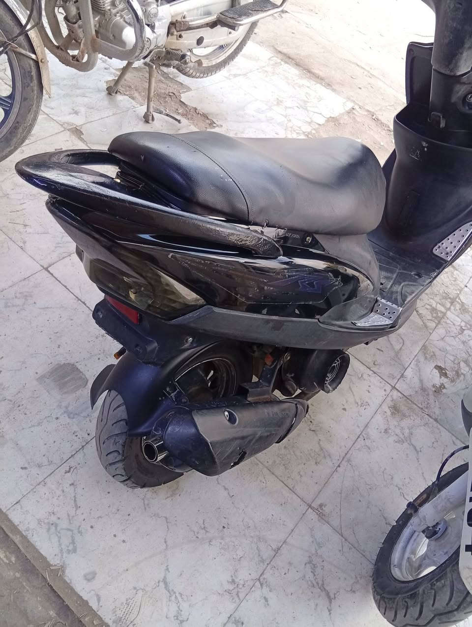 سلام عليكم دراجه ماكس عداله مفتوحه مره وحده بس والفات  من اشتريته تريد ابيعك مفتوح تريد ابيعك بس والفات عن الحلال والحرام دراجه مكينته نضيفه وتخبل وناعمه ومحافضين عاليه كل سبوع ابدل دهن دراجه مال جناي كهربيات كله شغاله نكره سلف بكل وكت  دراجه حلوه وخير منالله شالعه ومعدل شكن الكاع نعمه من الله   كفراته كارتون ستوني بوالشهن مرايه  كزاز وتايوانيات سكنات زرك بك لايت  وقفل جنطه كله كامل وشغلات سعره 500 وبيه مجال بصيط الطيبين  تفاصيل وتساب موجود ***********
