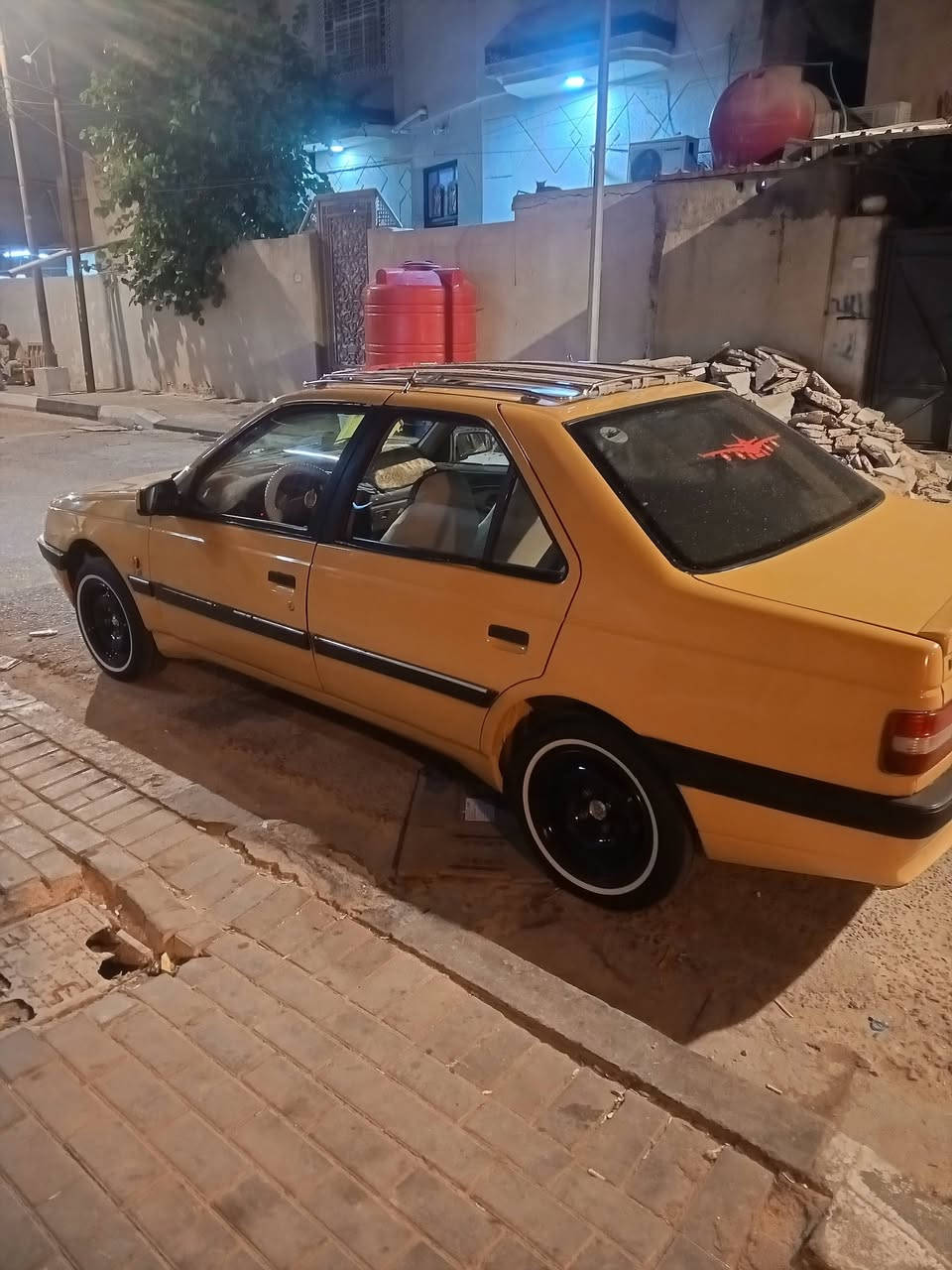 سلام عليكم
بيجو 405 ل بيع المديل 2015 سياره بلاديه بيه صبغ
مكينه وكير وتبريد رقم الجديد تحويل  السعر42وبيها مجال
***********
