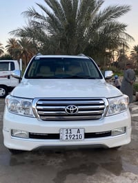 يالله  السلام عليكم لاندكروز 2011 ستينيه اصل V6  كشنات بقلاوه رقم بغدا...