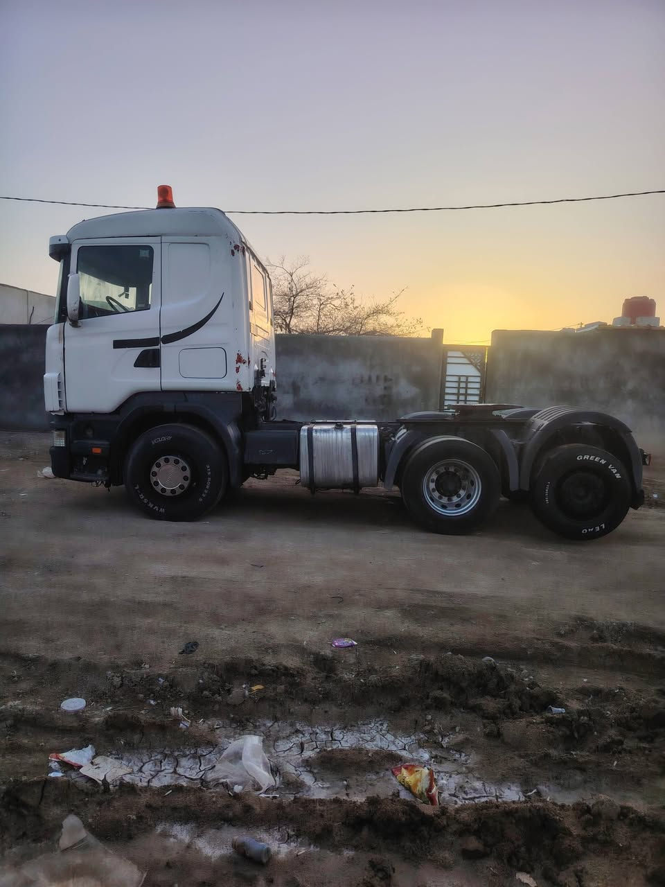 سلام عليكم سكانيه الفينيه للبيع رقم انكليزي جديد مكينه سته انجكتر كير 900 شاصي غير مكفول مكان بصراه دير سعر 150 وبيه مجال لشراي رقم ***********
