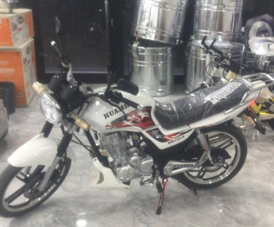 هيوشه موديل ٢٢
مكمركه كامله مشدوده جديد صارلها شهرين محرك بلادي من كلشي مابيها اي نقص كهربائيات شغاله من كلشي السعر مليون وبي مجال المكان الرمادي الاستفسار عن هذا الرقم ***********
