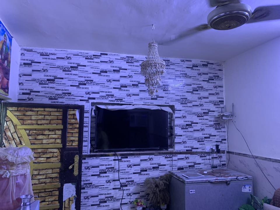 السلام عليكم تبيت تجاوز للبيع مساحة ١٠٠ عنوان سكينة قرب شارع العالم وقرب مخبز الساعدي خدمات كاملة مي كهرباء مجاري اجلكم الله للستفسار اكثر *********** ملاحظة فقط الطابق ثاني سندويش البيت صب وجديد من الداخل
