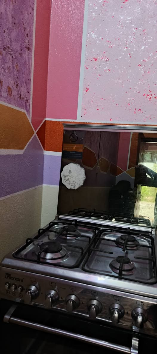 طباخ للبيع كهرباء وغاز شرط كلشي مابيه سعر 125وبيه مجال***********وهاذا رقمي
