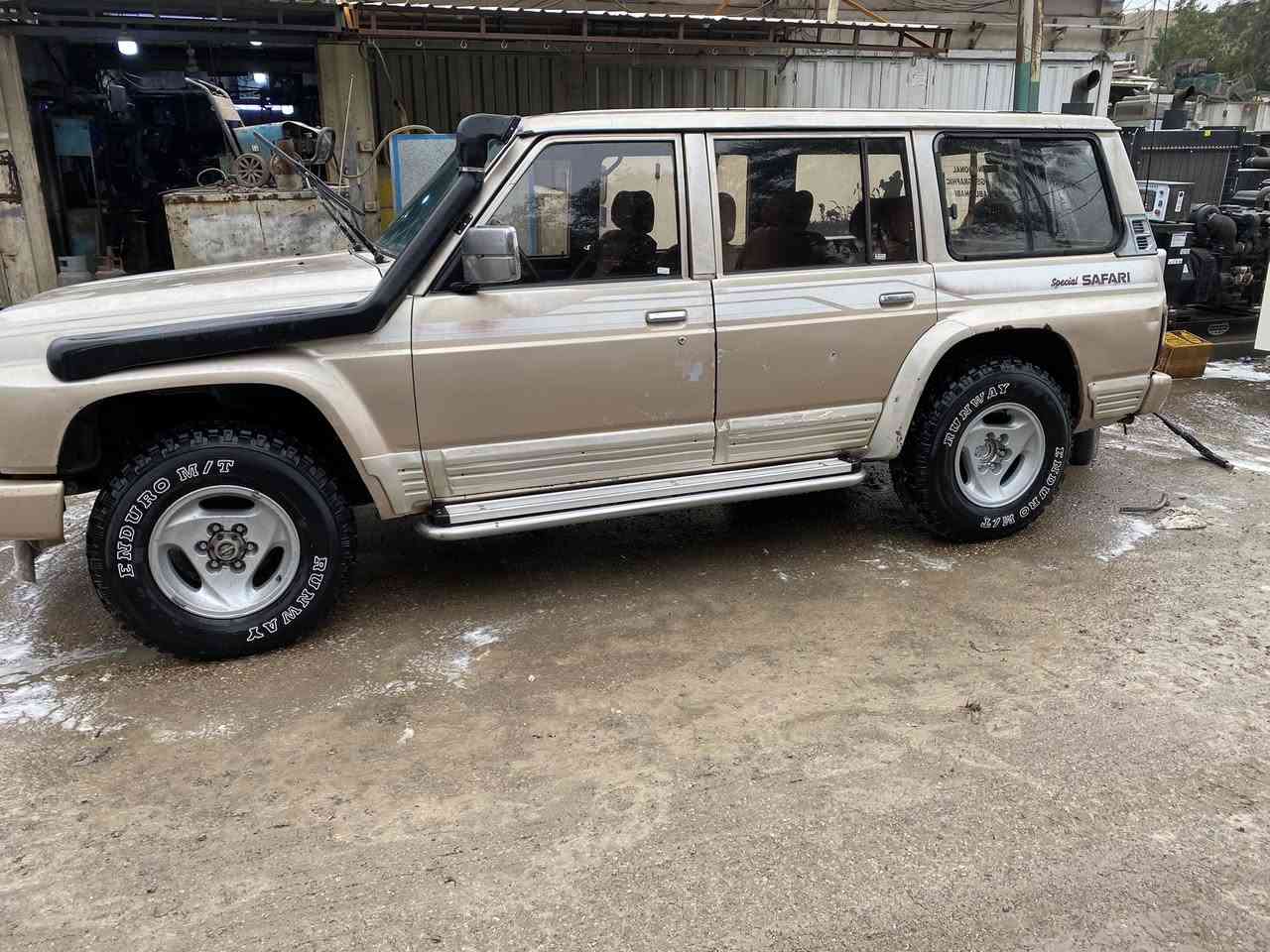 سلام عليكم نيسان باترول موديل ٩٤ سفاري بانزين وغاز السياره ابلدي بس الذيول مال الجاملغ مصبوغات تبريد ٣ قطع ثلجه عداد ٢ تتفاء شغاله كهربائيات شغاله السياره بغداد مشروع وطني ابسمي مكاني بغداد ***********
