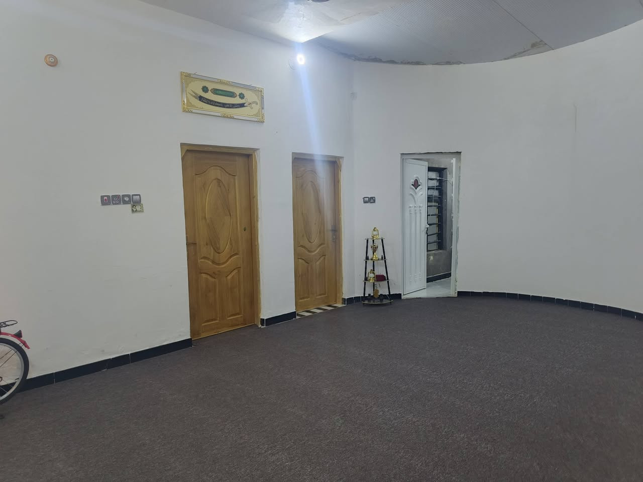 بيت في منطقة ال محينه قرب مدرسة الامام الباقر
مساحة 200
يحتوي علا غرفتين وصاله ومطبخ وصحيات داخليه وخارجيه وديوانيه بيت بناء جديد بلوك 
للستفسار ***********
