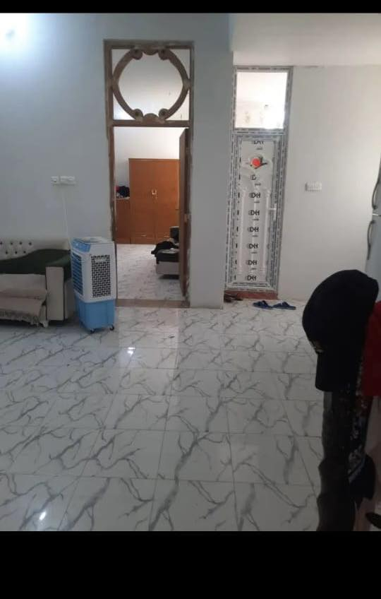 � بيت للبيع – فرصة حلوة
طابو زراعي سند 25
مساحة البيت 150 م
البيت طابقين

🔹 الطابق الأول:
صالة + هول
مطبخ
صحيات
غرفة نوم

🔹 الطابق الثاني:
غرفتين نوم

📍 الموقع:
حلة – حي الصحة
الوصول سهل
تكدر تطبله من مطعم أبو صفاء
أو من شارع الكورنيش

📞 للاستفسار أكثر:
***********
