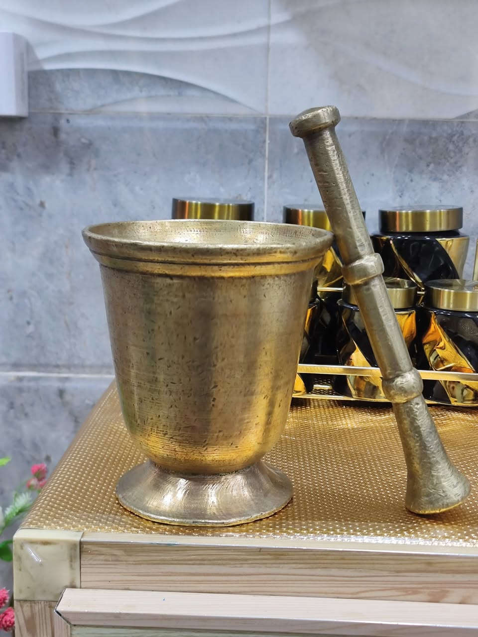 للبيع هاون انتيك قديم ارتفاع 17.5سم وزنه 5كيلو مكاني بغداد للتواصل خاص او واتس اب ***********
