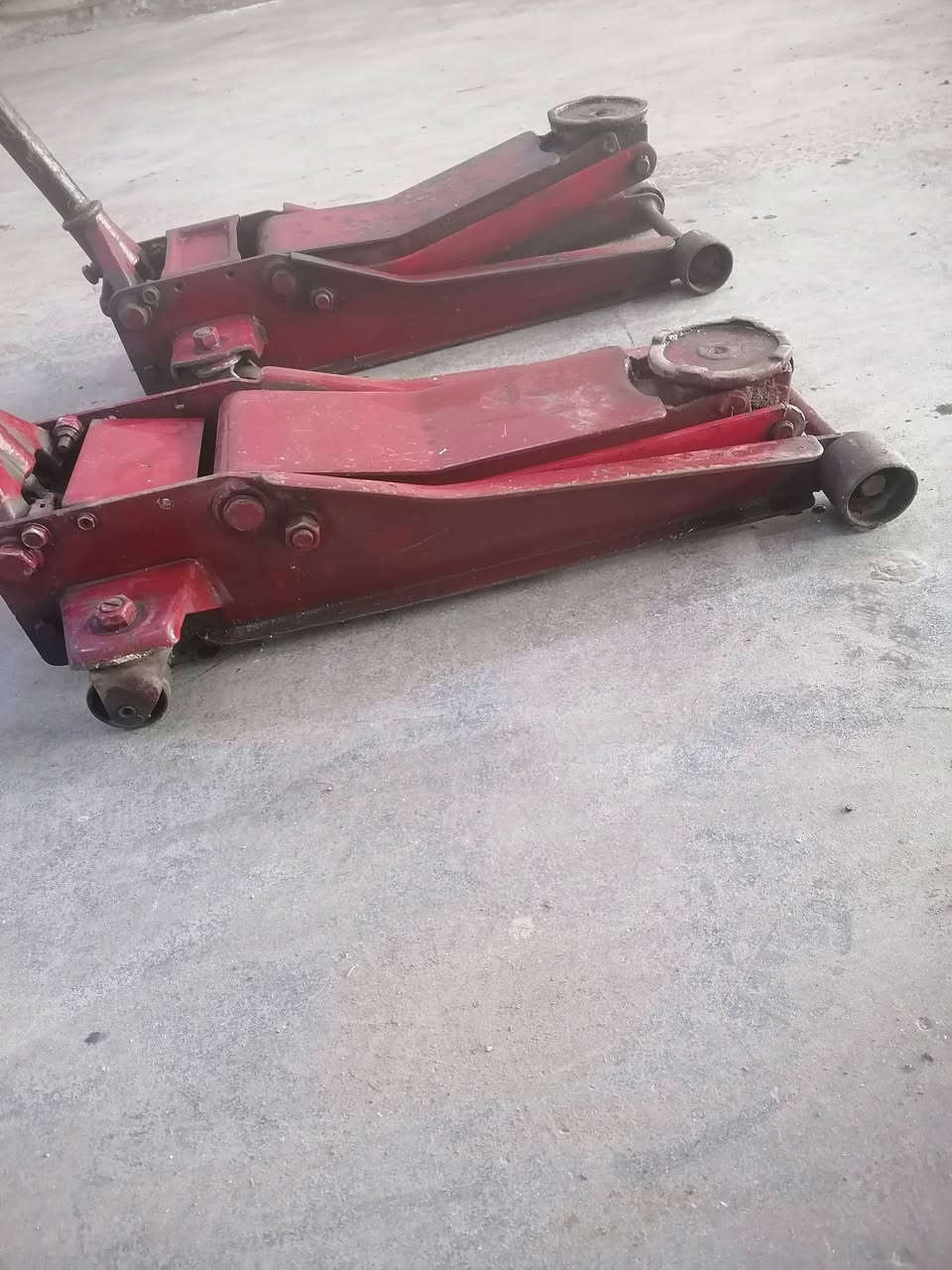 السلام عليكم
جكات للبيع دبل بستم 3 طن باب أول بيهمن نضوح دهن السعر 125الف الشراي يتصل على الرقم ***********
حي الصناعي البياع
