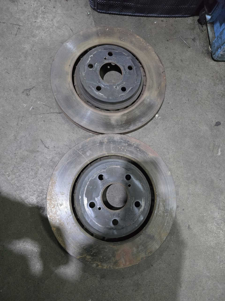 السلام عليكم ورحمة الله وبركاته
كل قطع غيار اللكزس تتوفر وتتدللون 
من دبي إلى بغداد وإلى باقي المحافظات 

وعندي هذه الفلنجات والدسكات 
للـ Rx350 موجودات ببغداد 

رقم التواصل واتس آب فقط 
https://wa.me/9647709877070

مع تحياتي وتقديري للجميع 
أخوكم اياد
