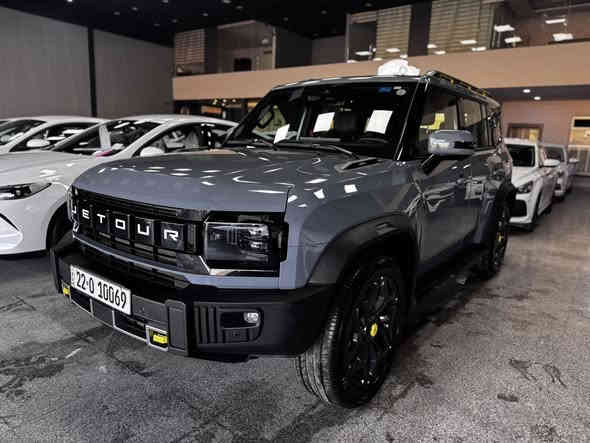 جيتور T2 زيرو للبيع موديل 2025
وكالة هارلم 

المواصفات 👇🏻: 
🔹بانوراما 
🔹حساسات امامي خلفي
🔹كامرات 360 
🔹كشنات جلد 
🔹تبريد قطعتين 
🔹شاشة عرض حجم كبيرة 
🔹ثلاجة 
🔹تشغيل عن بعد وبصمة عدد 2 
🔹انعكاس الشاشة 
🔹منفذ 2 USB
🔹مصابيح LED كافة السيارة
🔹ناقل حركة 7 سرعات
🔹منفذ تايب سي
🔹اوامر وتحكمات صوتية
🔹مثبت سرعة 
🔹محرك 2000 تيربو اقتصادية بمعنة الكلمة
🔹داخل السيارة زيتوني رياضي وكشنات جلد رياضي
🔹نظام مراقبة ضغط الاطارات
🔹ضمان 6 سنوات للسيارة و10 سنوات للمكينة والكير 
🔹السيارةماشية 35 km
السعر258$
مواصفات السيارة معروفة فول الفول 💯💯

مكان السيارة دهوك
***********
***********
