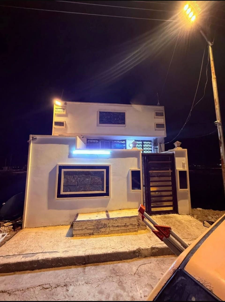 بيت للبيع جديد زراعي سند 25 ملك شخصي إقرار محكمة  مساحة البيت 100متر واجه 5 نزال 20 والمنطقة من ضمن القرار الجديد تتحول سند طابو صرف السعر  43 مليون بي مجال بسيط كولش الموقع بغداد منطقة بوب الشام يم مجمع الأرض الزكية مدخل المعسكر الاتصال على الرقم ***********
